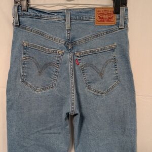 Levi's Women's RIBCAGE STRAIGHT ANKLE 28